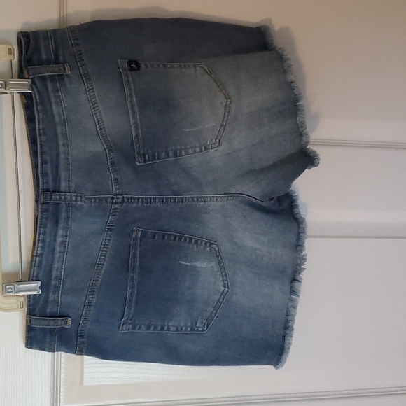 Maurices mid-rise shorts - Picture 4 of 4